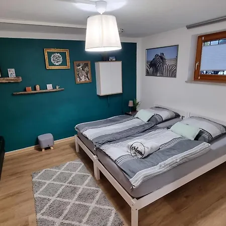 Ruhige, Modern Eingerichtete 2 Zimmer Wohnung Im Untergeschoss Eines Zweifamilienhauses Hildrizhausen Eksteriør billede